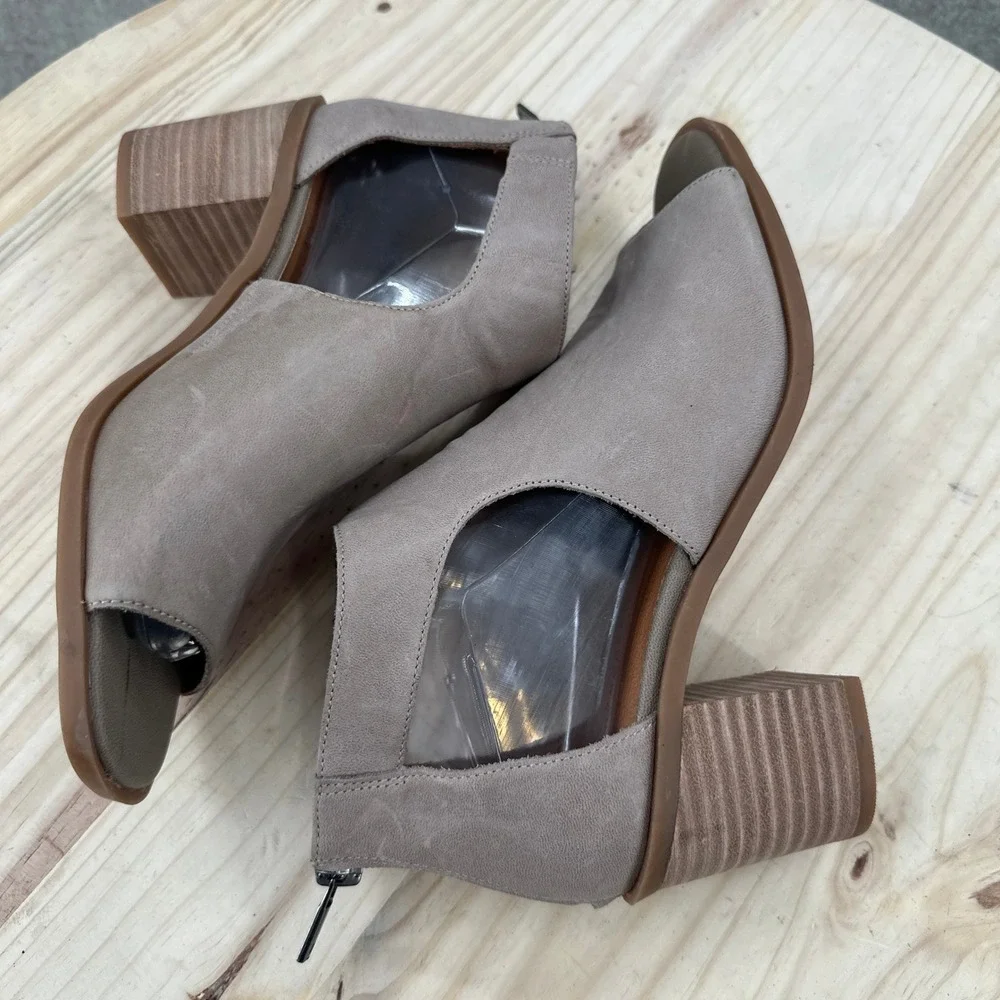 Lucky Brand Tarrinax Booties Women 8M Grey Leather Cutout Open Toe Stacked Heel